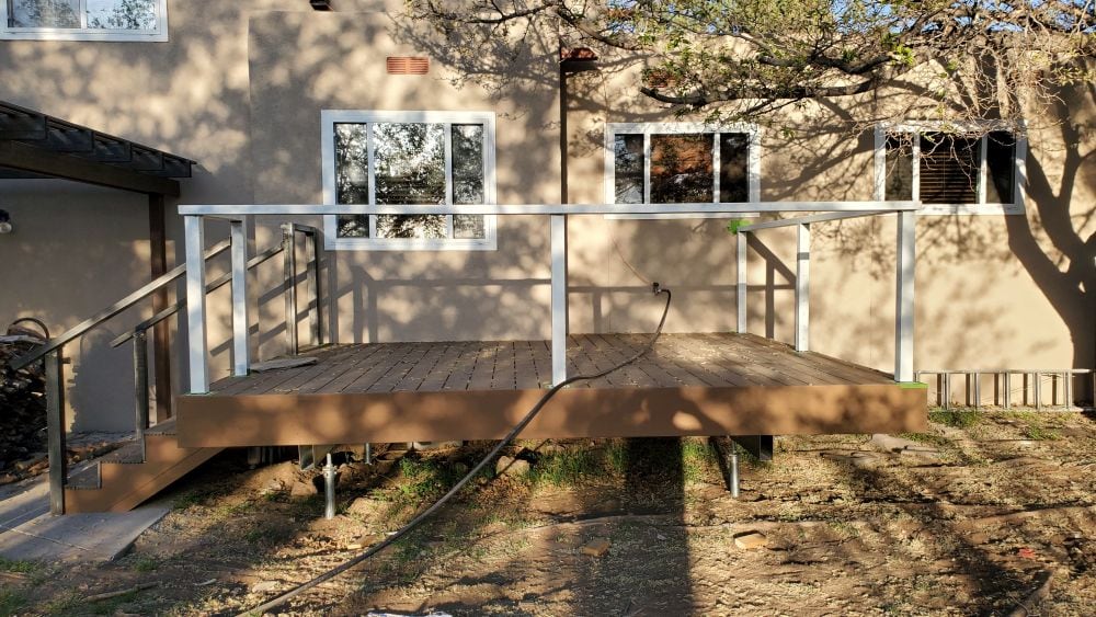 GoliathTech New Mexico pieux viss&eacute;s balcons