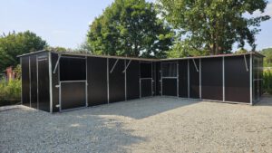 boxenanlage mit sattelkammer und heulager