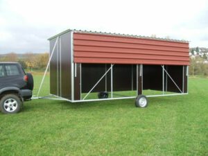 fahrbare weidehütte mit großen eingängen