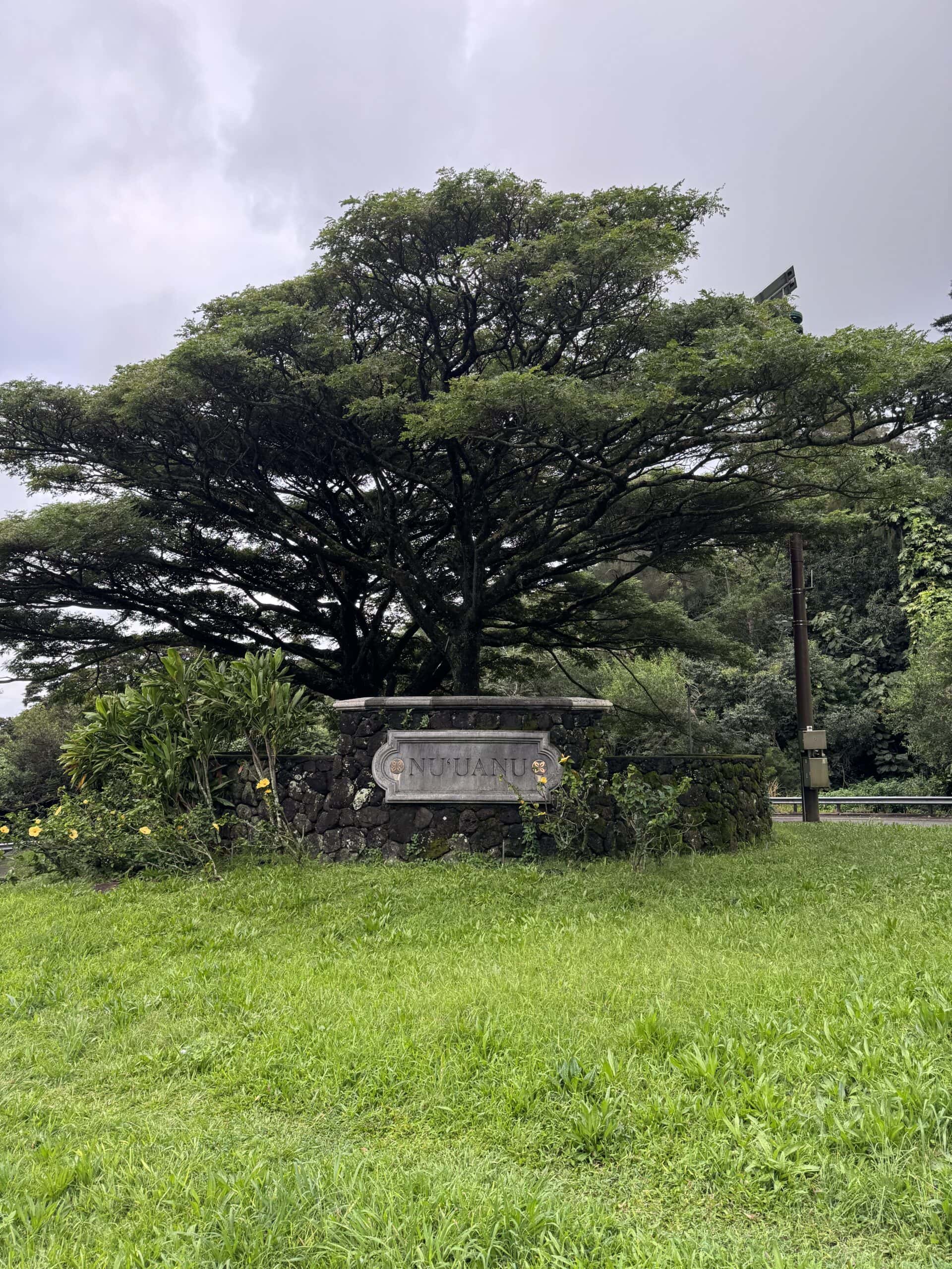 Nu'uanu, HI signage