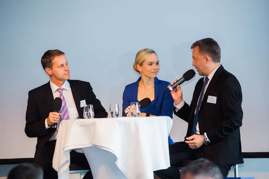 Talk-Runde zum Thema Finanzen mit den Führungskräften in Hamburg und Moderator Ilka Groenewold