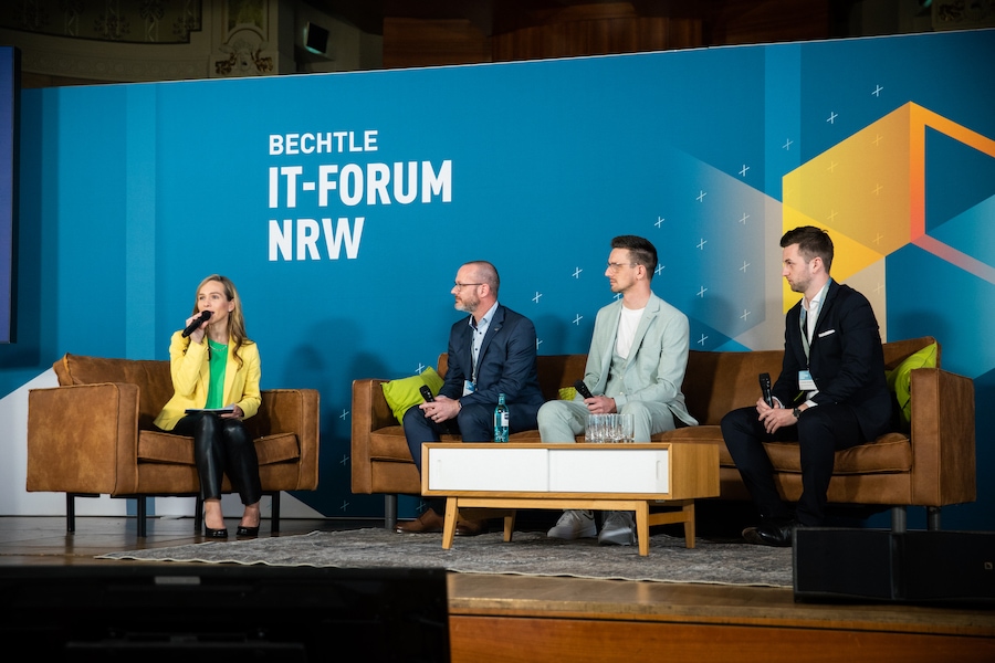 Bechtle Moderatorin Wuppertal IT Forum NRW Moderator 2023 IT Moderation Cloud Moderatorin