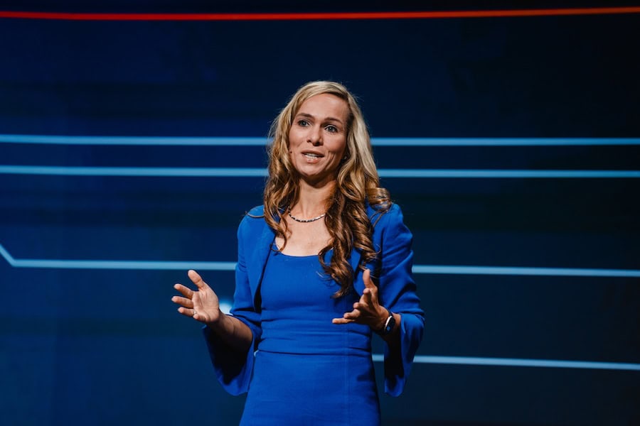 Moderatorin Ilka Groenewold KI, Wirtschaft