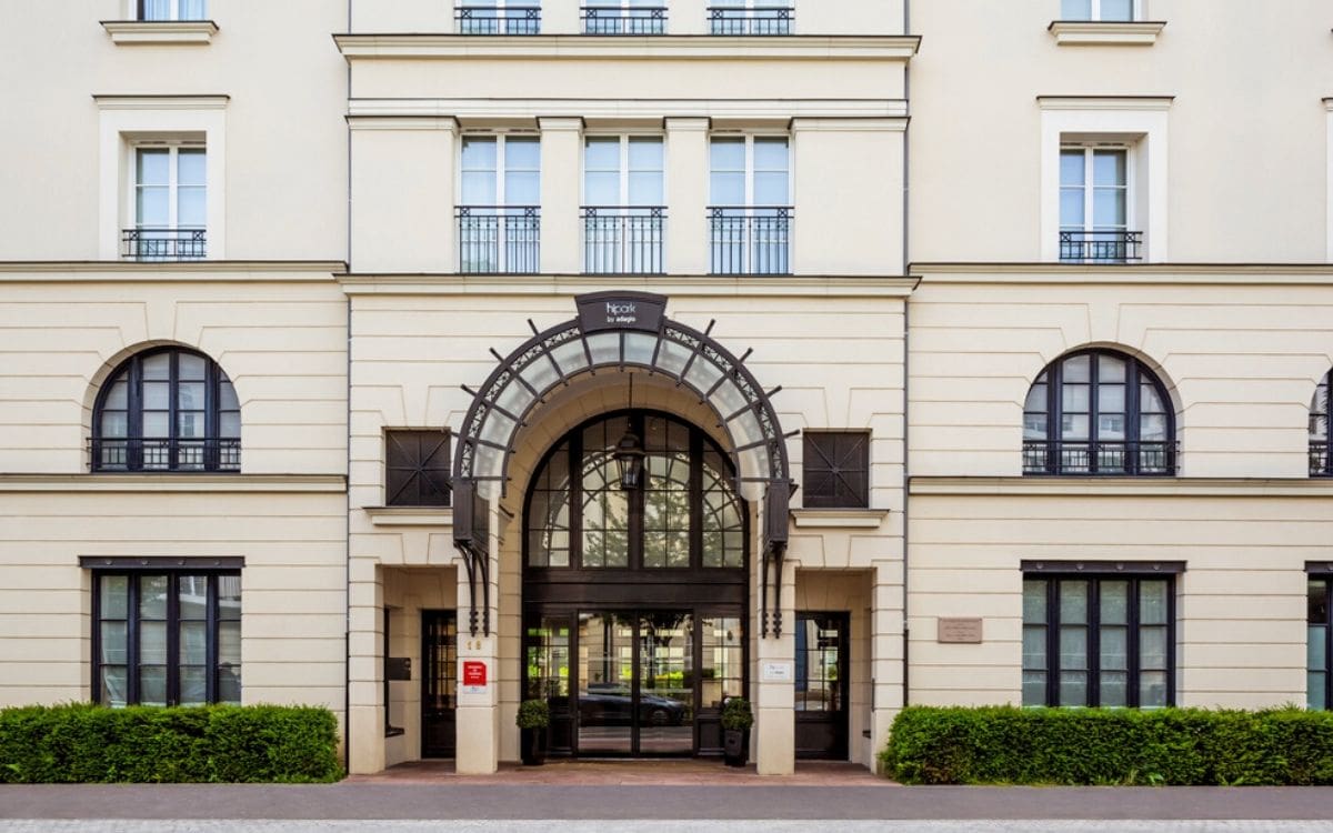 hotel disneyland hipark by adagio serris
