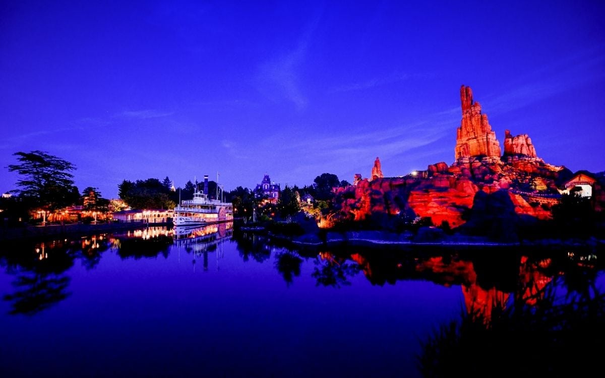 frontierland notte