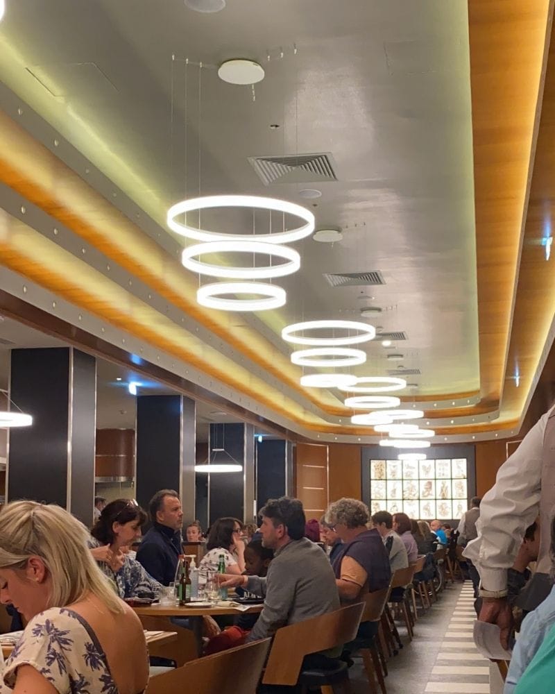 Cena al ristorante Downtown dell'hotel Marvel