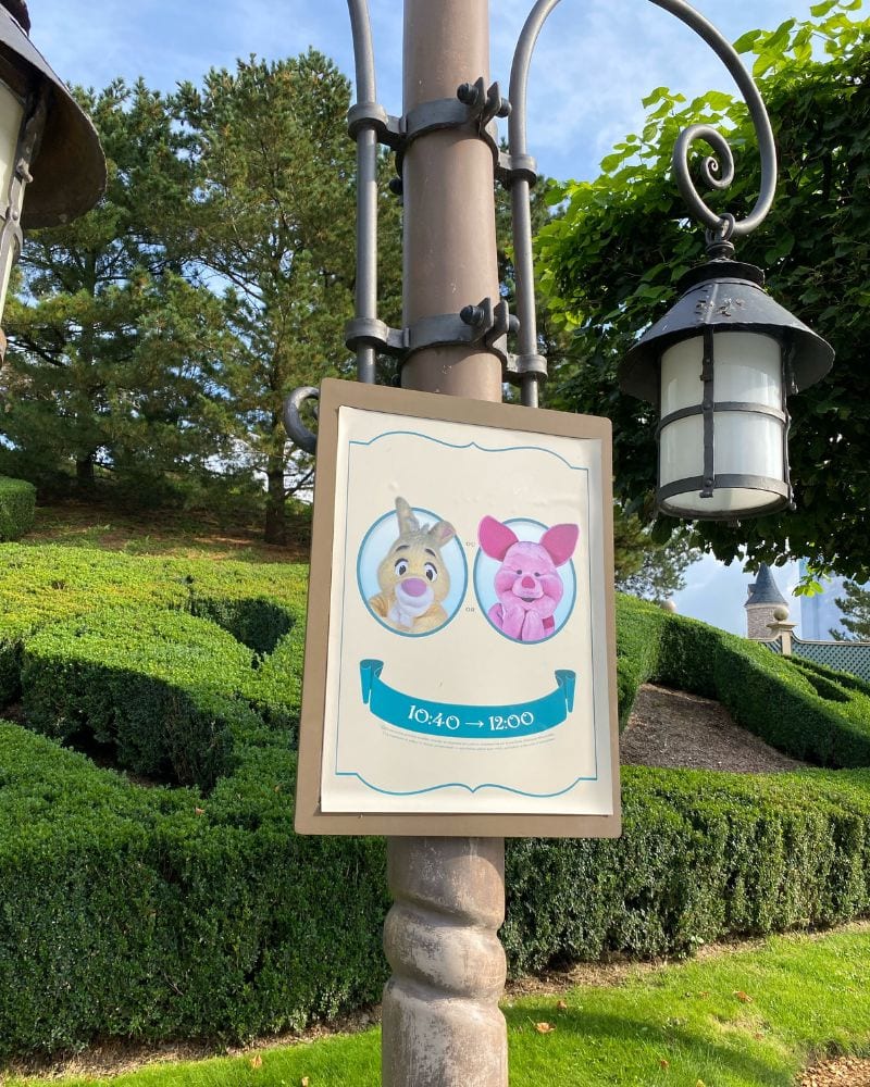 personaggi a disneyland paris