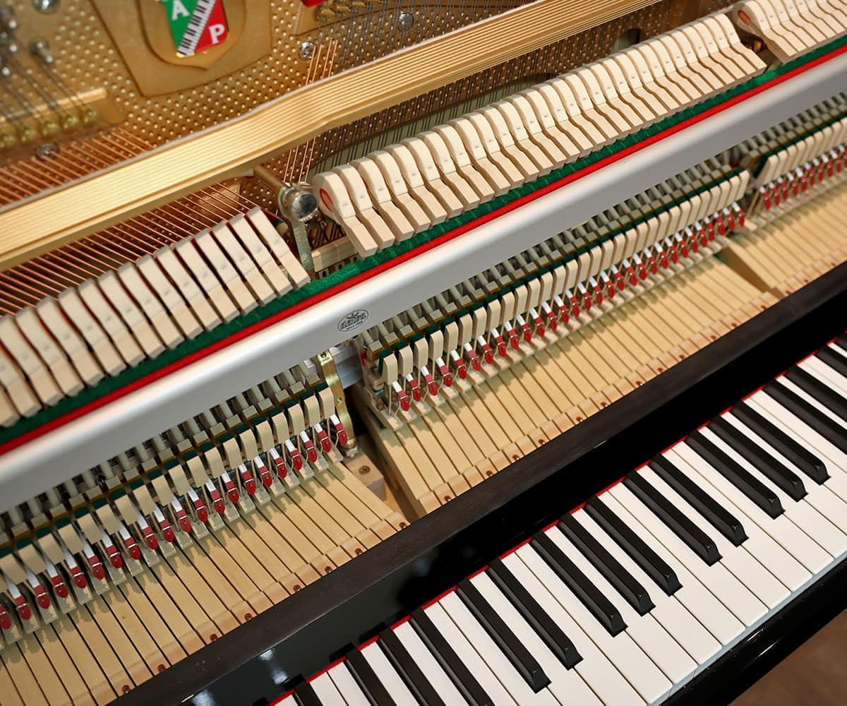 Piano Petrof 118S1 - leicht gebraucht schwarz poliert mechanik