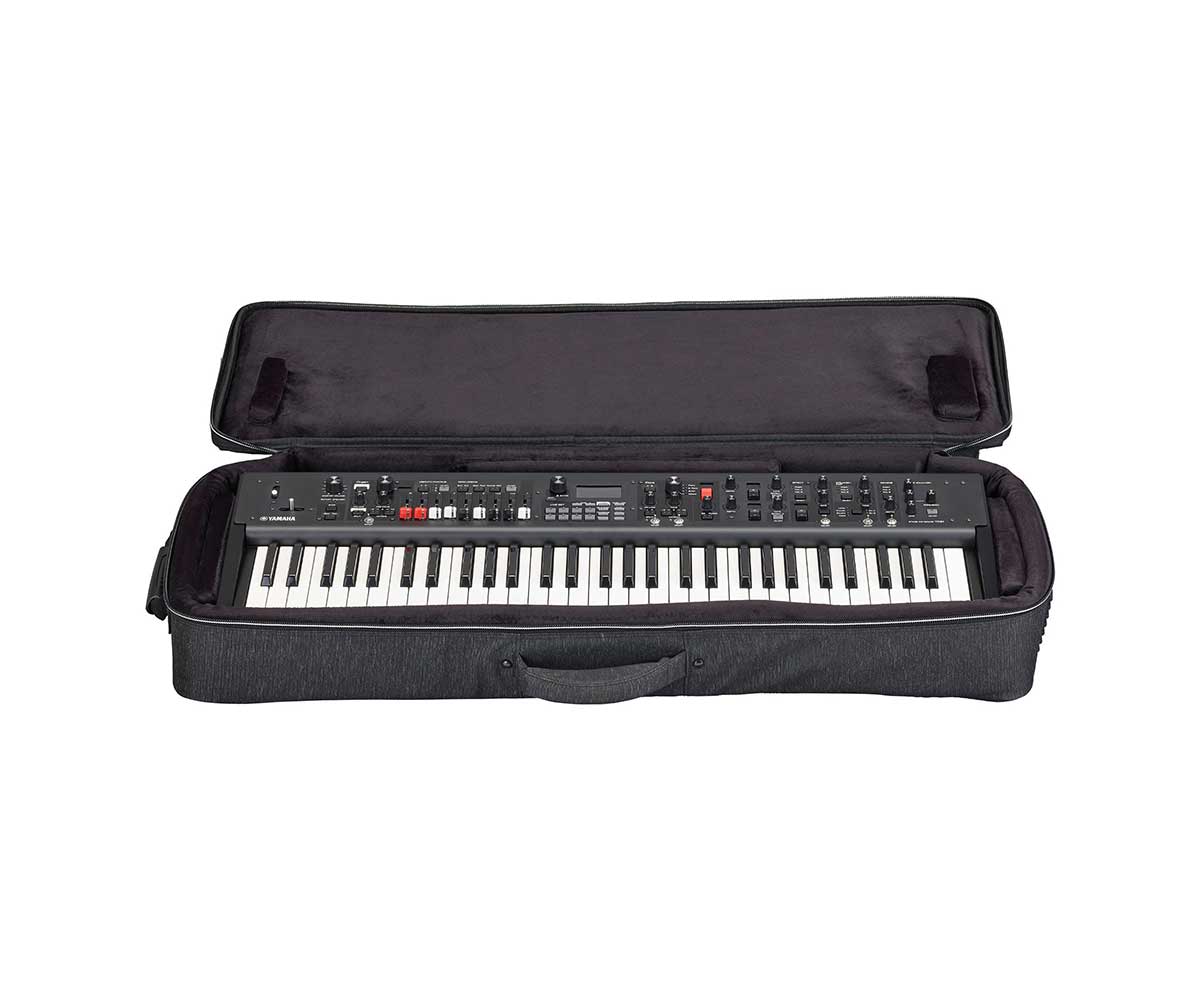 Yamaha Softcase für YC61 open with instrument