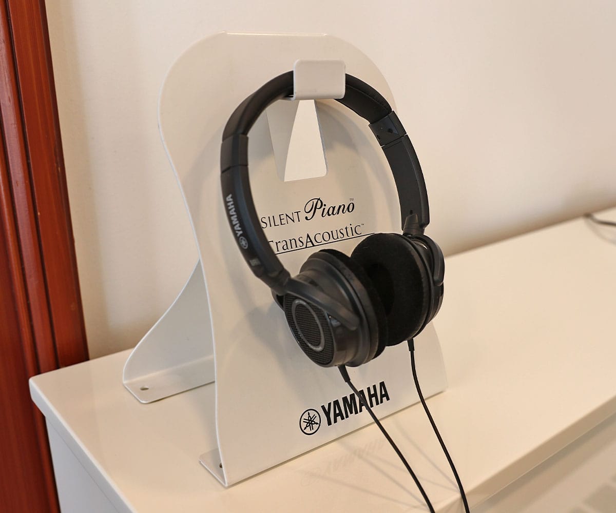 Yamaha b3SC2PWH Silent Piano leicht gebraucht
