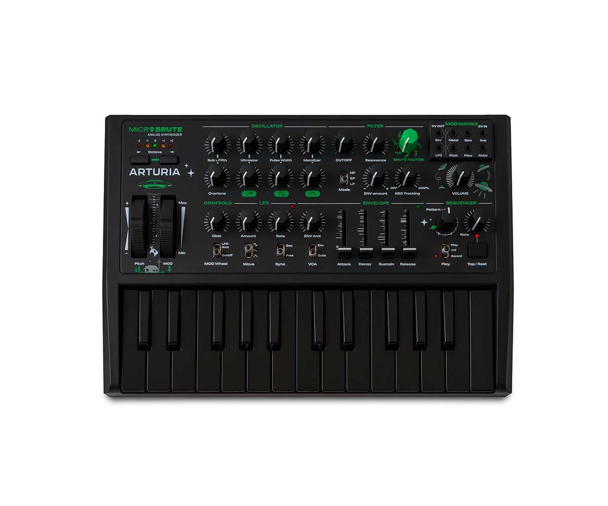 Arturia MicroBrute UFO Syntesizer auf weißem Hintergrund