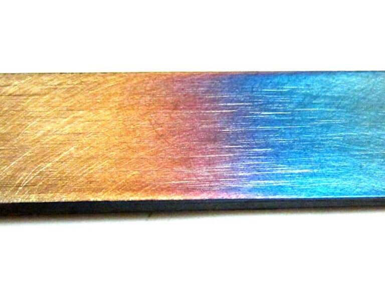 Finitura di rinvenimento per pezzi di tornitura CNC