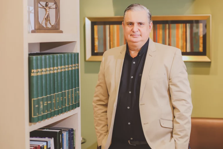 Doutor José Marcelo de Oliveira Penteado CRM 12828-PR