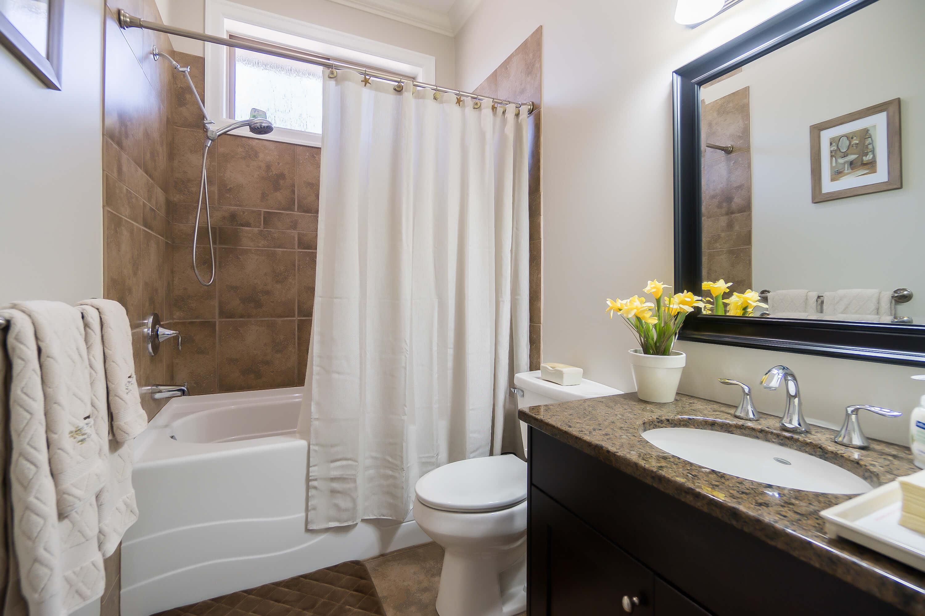 Bathroom on main level - 185 - 51075 Falls Court, Chilliwack