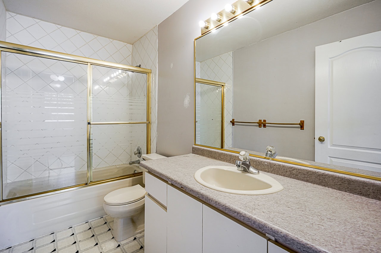 SUITE WITH SEPARATE ENTRANCE - 2 BED