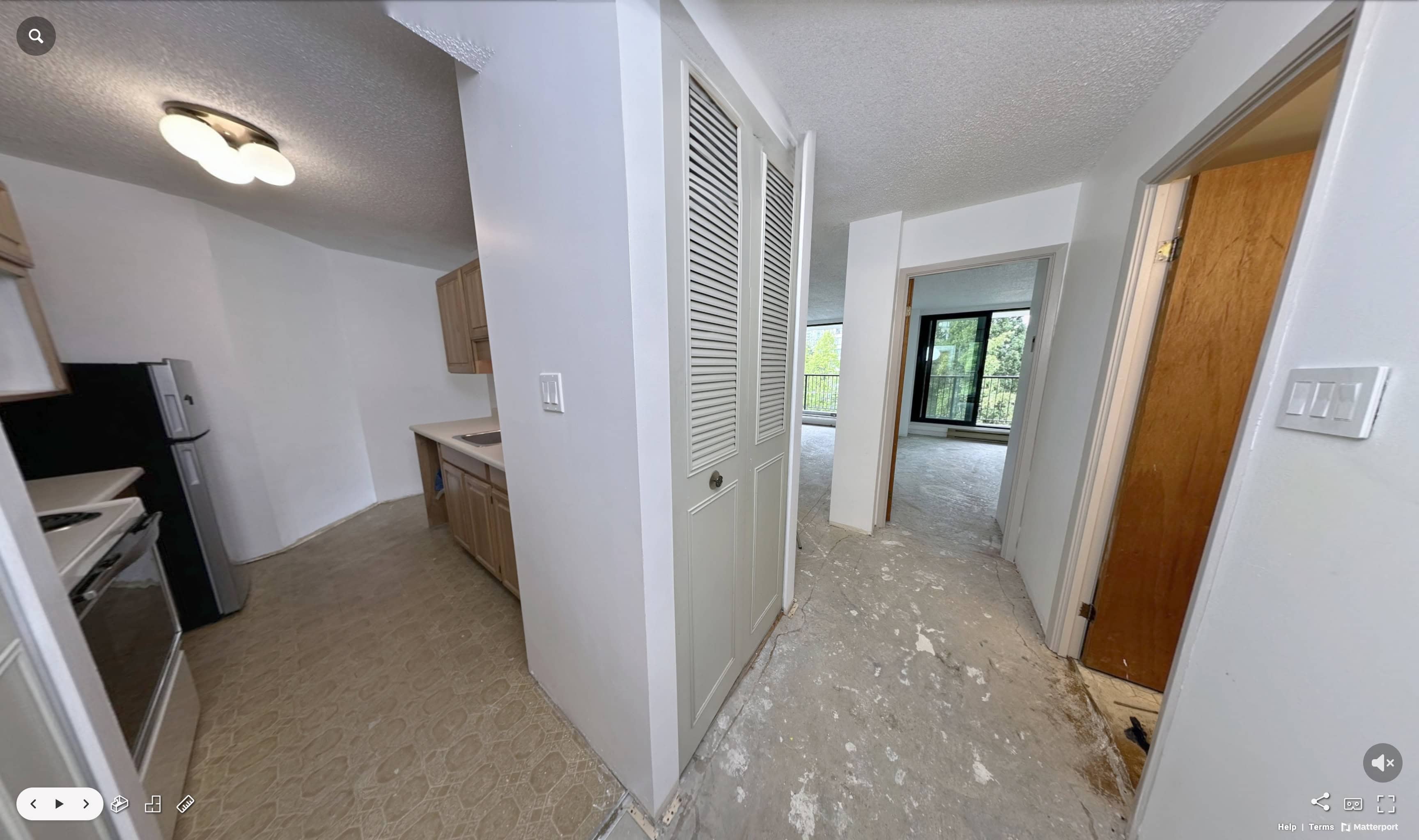 6455 Willingdon Avenue, Burnaby, British Columbia V5H 4E4, 1 Bedroom Bedrooms, 4 Rooms Rooms,1 BathroomBathrooms,Condo,For Sale,Parkside Manor,Willingdon,5,R2807887