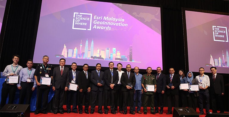 ESRI Malaysia awards PETRONAS with Special Achievement in SAG Award