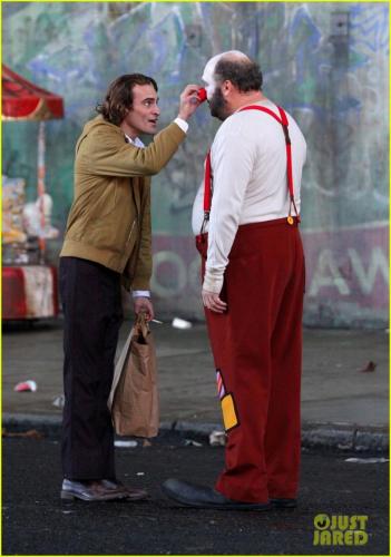 joaquin-phoenix-the-joker-movie-02