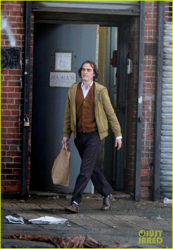 joaquin-phoenix-the-joker-movie-07