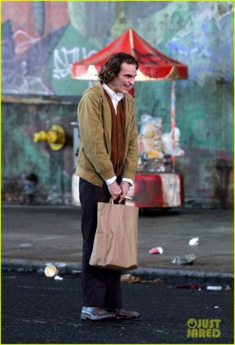 joaquin-phoenix-the-joker-movie-13