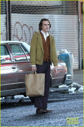 joaquin-phoenix-the-joker-movie-17