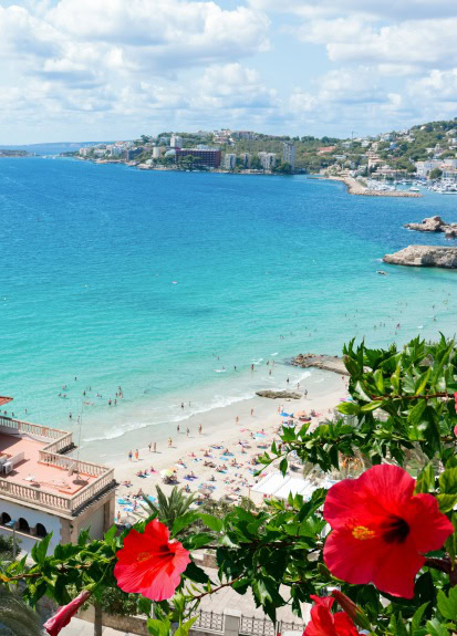 Cala Major nahe Palma mit goldfarbenem Strand