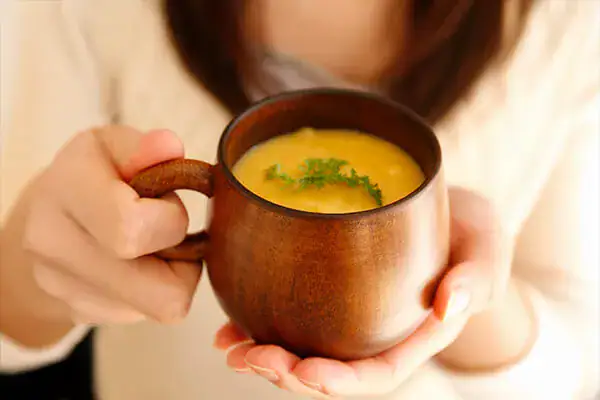 手のひらに温もりを―やさしさの形を追求した木の器