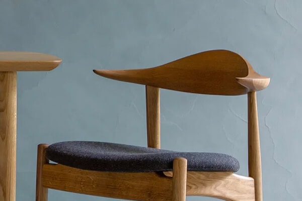 世界で最も長く椅子に座る日本人に。「2時間座り続けても心地よい」人間工学から進化したSwallowセミアームチェア