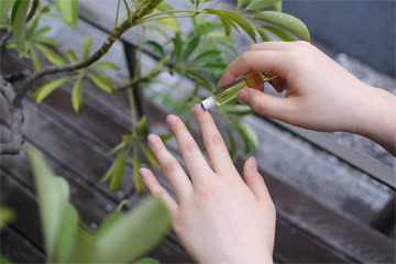 【大阪店】アロマワークショップ「yuica 森の香りでネイルオイルづくり 」[3月21日（土）]