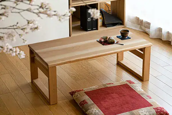 【春の限定品】桜の季節に迎えたい、サクラ材で仕立てた「折りたたみ小机」の物語