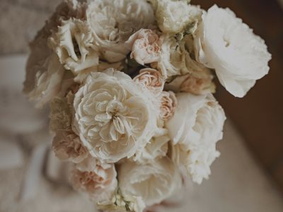 Bouquet de mariée en pivoines roses et blanches