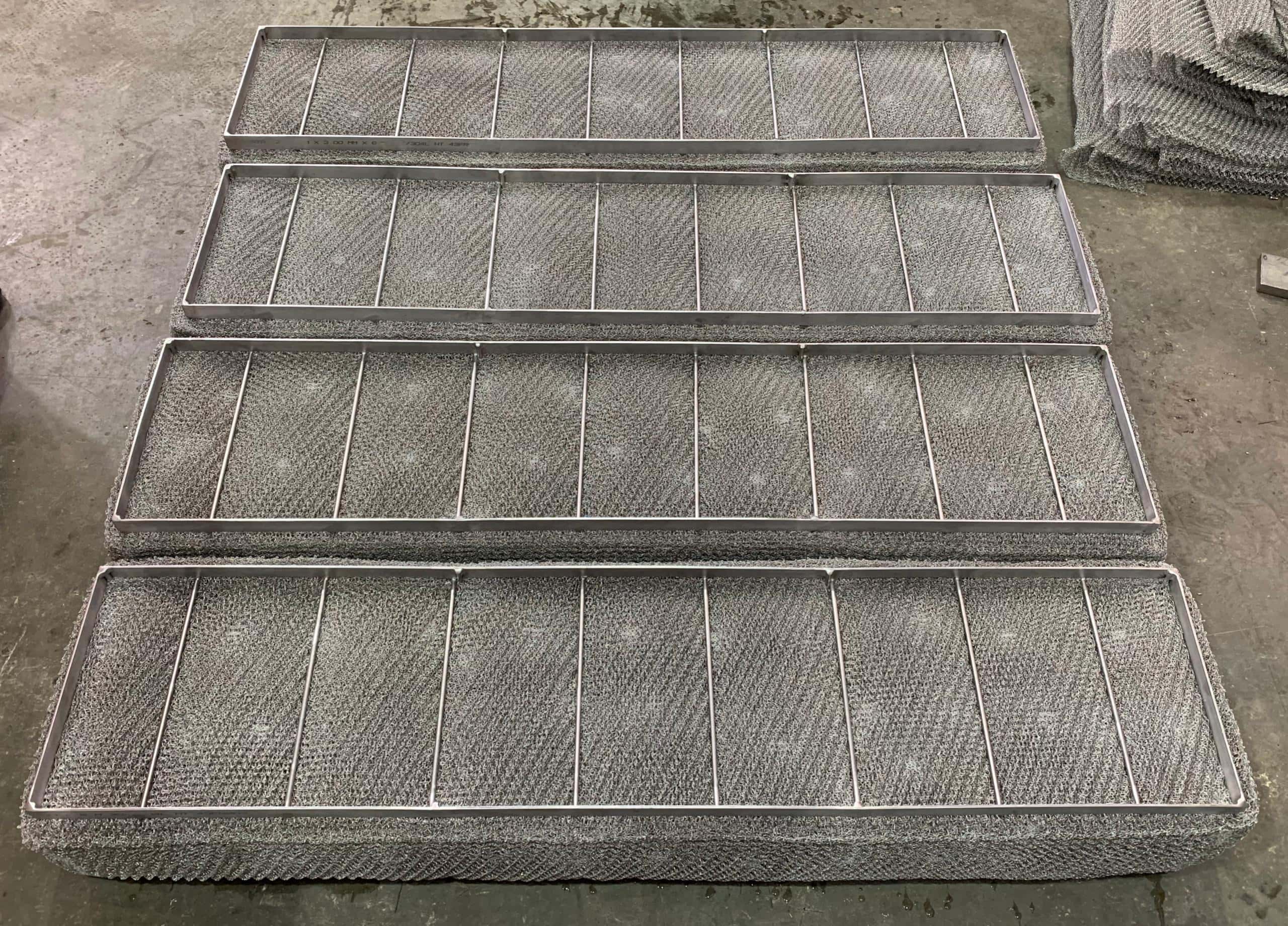 Rectangular demister pad