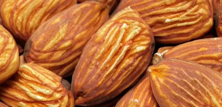 Bitter Almond – heart note in Dior Paradise