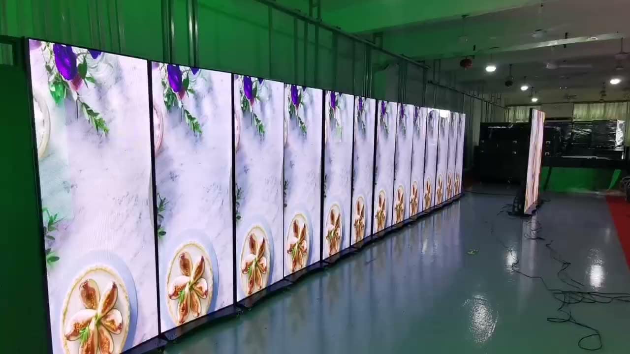Tótem LED publicitario para interior y exterior
