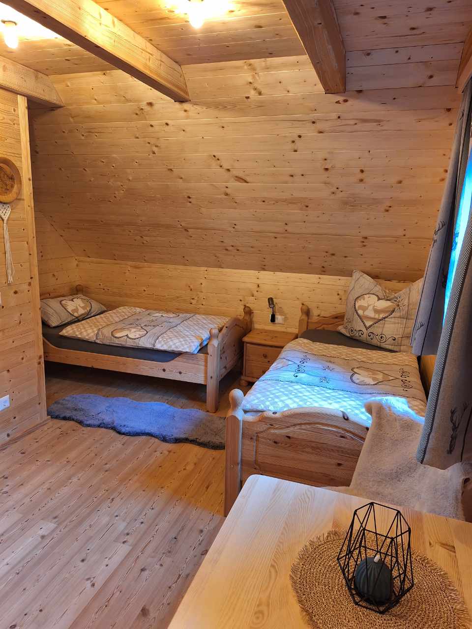 die-zwei-einzelbetten-im-vierbettzimmer-der-polzhuette