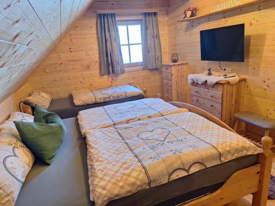 dreibettzimmer-der-polzhuette