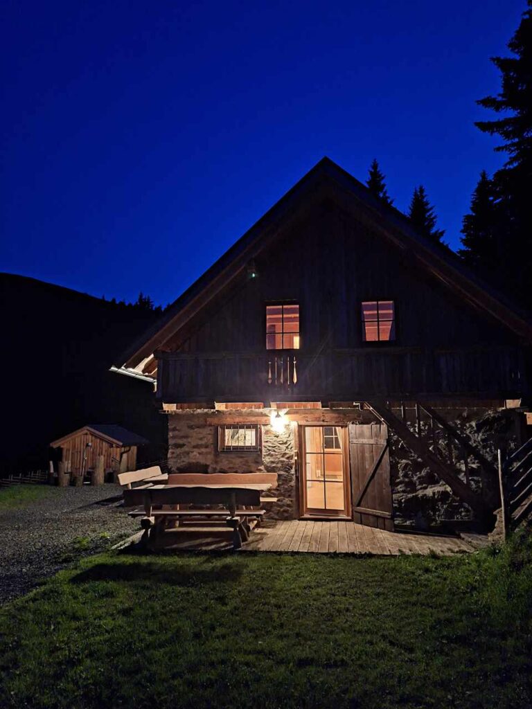 polzhuette-bei-nacht
