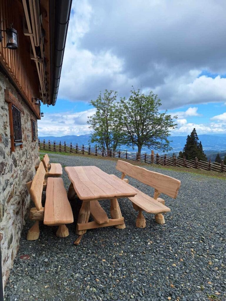 sitzbank-vor-der-polzhuette