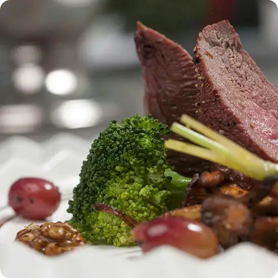 Smukt højkvalitets kød i restaurant parken