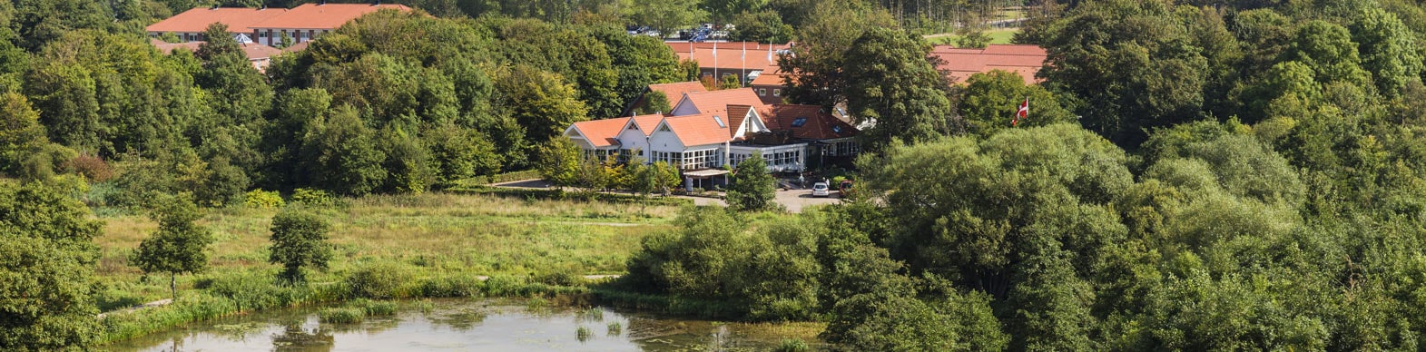drone billede af restaurant parkens omgivelser