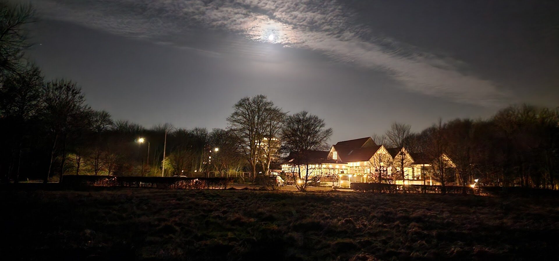 Restaurant Parken set om natten