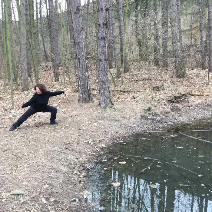 já v jenoduchém v nízkém hadovi