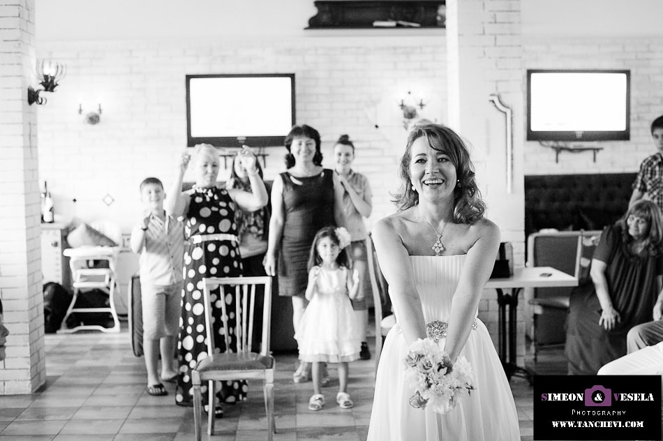 Сватбата на Юлия и Алекс - Сватбен фотограф и видеозаснемане на сватба в Бургас