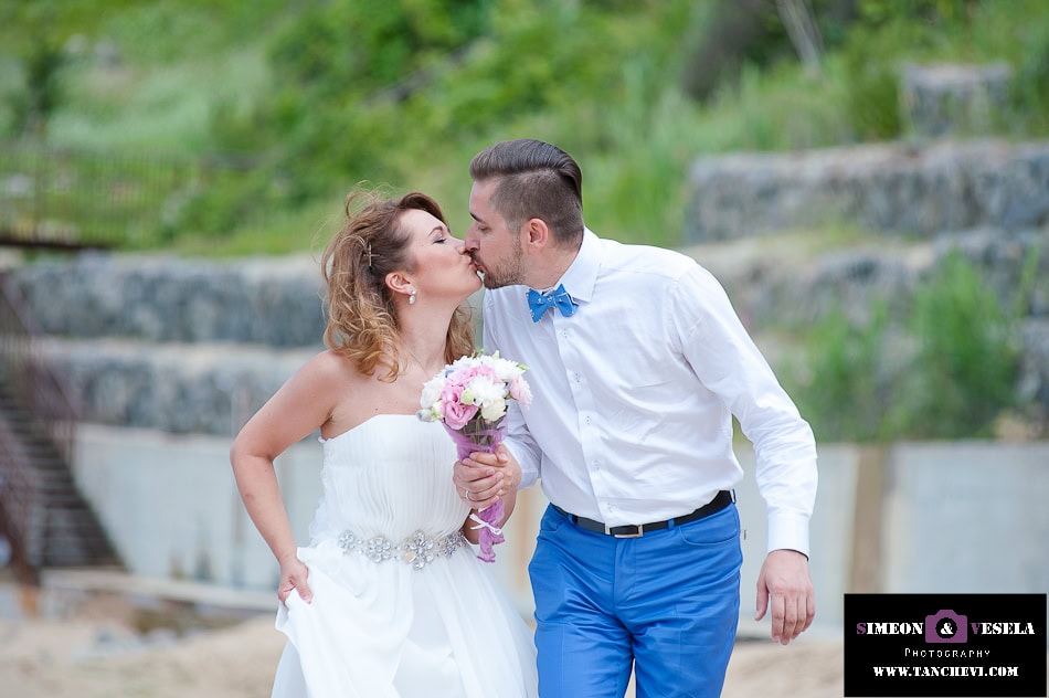 Сватбата на Юлия и Алекс - Сватбен фотограф и видеозаснемане на сватба в Бургас