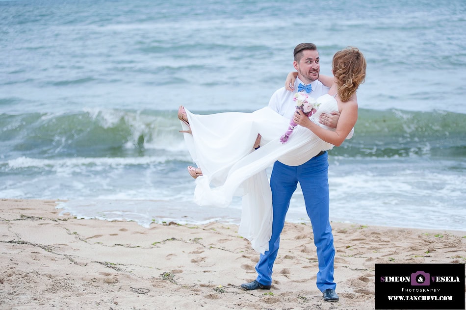 Сватбата на Юлия и Алекс - Сватбен фотограф и видеозаснемане на сватба в Бургас