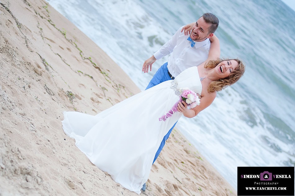 Сватбата на Юлия и Алекс - Сватбен фотограф и видеозаснемане на сватба в Бургас