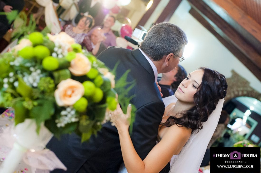 Сватбата на Деси и Борис - Сватбен фотограф и сватбен видео оператор в Пловдив