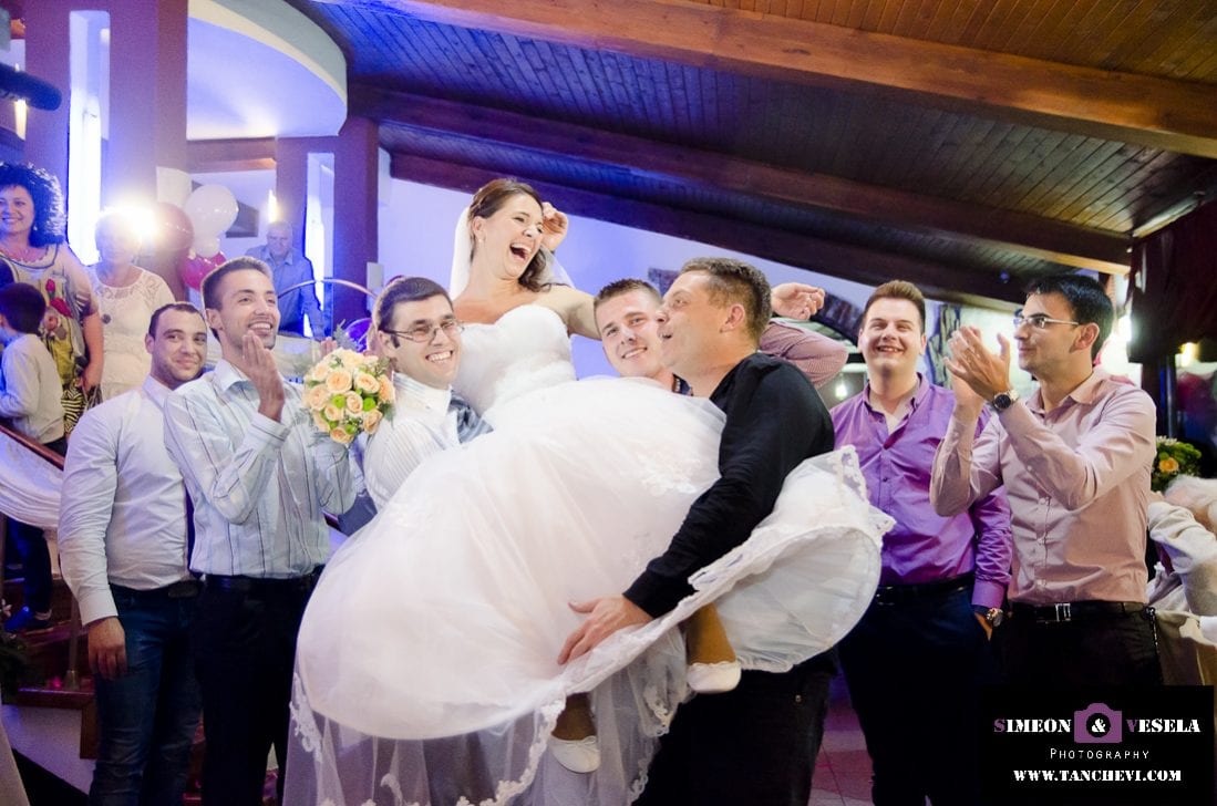 Сватбата на Деси и Борис - Сватбен фотограф и сватбен видео оператор в Пловдив