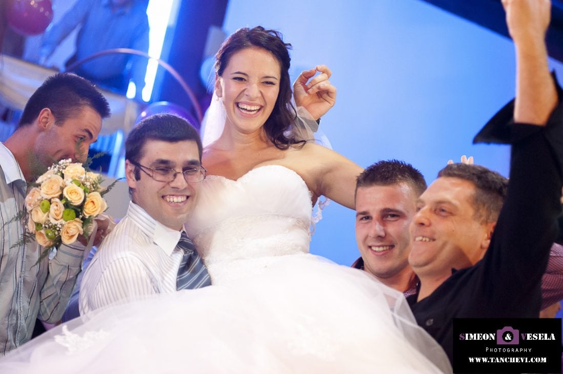 Сватбата на Деси и Борис - Сватбен фотограф и сватбен видео оператор в Пловдив