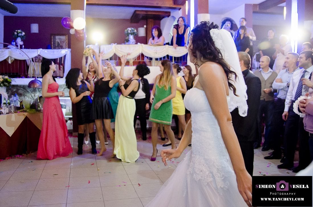 Сватбата на Деси и Борис - Сватбен фотограф и сватбен видео оператор в Пловдив